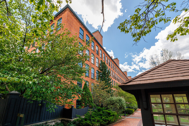 Mission Landing in Syracuse, NY - Foto de edificio - Building Photo