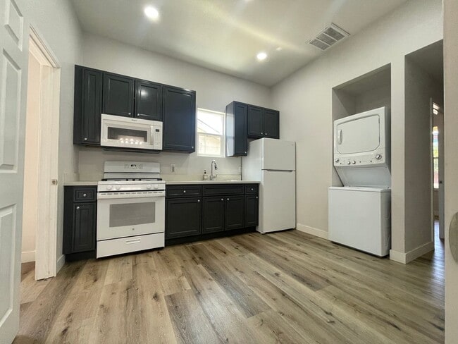 property at 656 S 7th St