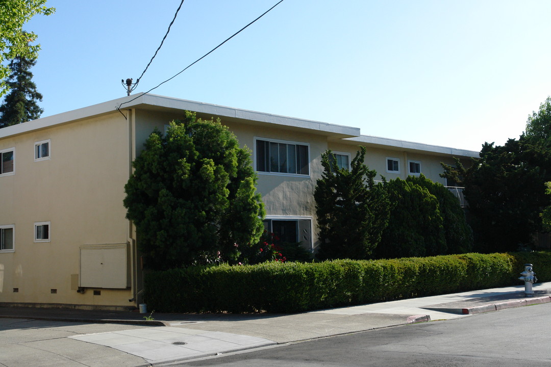 600 Ansel Rd in Burlingame, CA - Foto de edificio