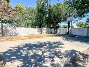 768 N Redwood Rd in Salt Lake City, UT - Building Photo - Building Photo