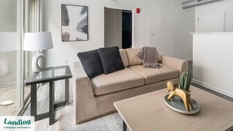 222 E Saratoga St in Baltimore, MD - Building Photo