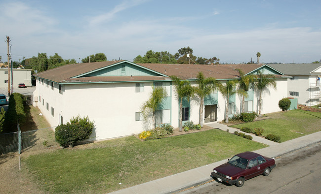 Zenith Apartments in Chula Vista, CA - Building Photo - Building Photo