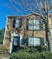 5616 Union Pointe Dr in Union City, GA - Building Photo