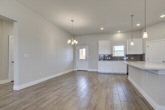 117 Growers Ave in Poteet, TX - Building Photo - Building Photo