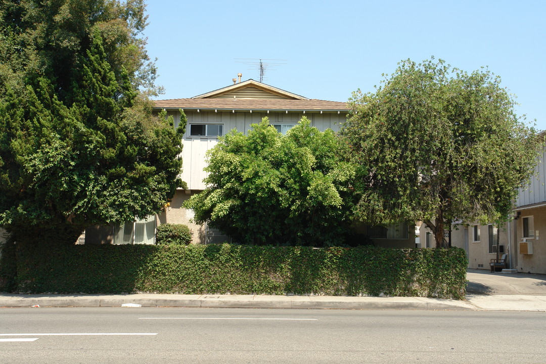 4556 Hazeltine Ave in Sherman Oaks, CA - Building Photo