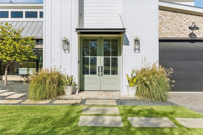 5000 Creek Meadow in Spicewood, TX - Building Photo - Building Photo