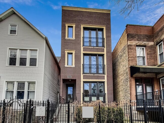 property at 1651 N Artesian Ave
