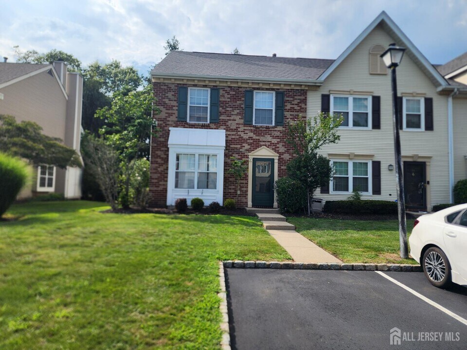 57 Goodwin Dr in North Brunswick, NJ - Building Photo