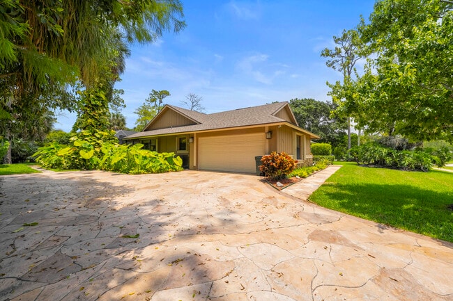 196 Scarborough Terrace in Wellington, FL - Building Photo - Building Photo