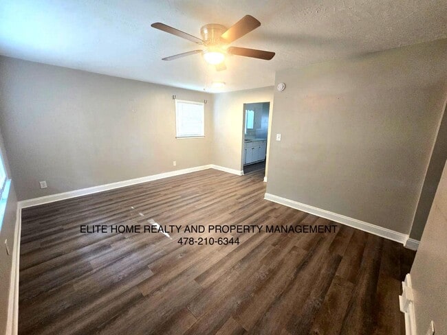 810 Crestwood Terrace in Warner Robins, GA - Building Photo - Building Photo