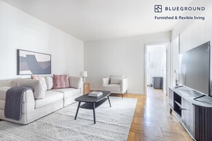 300 E 46th St in New York, NY - Building Photo