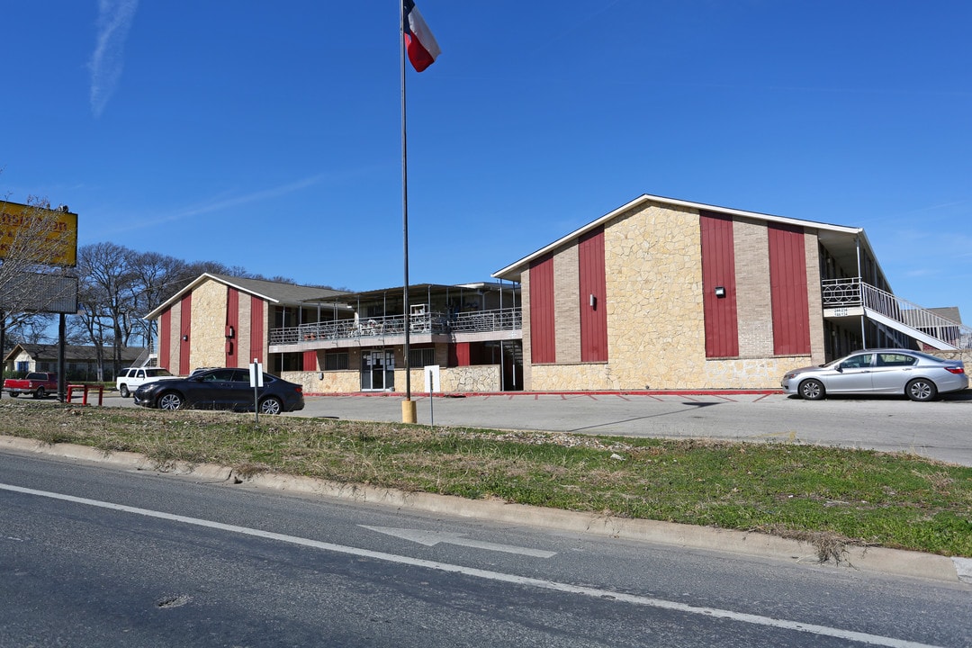 Kensington Apartments in Austin, TX - Building Photo