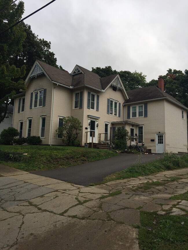 51 Curtis Plz Rentals in Fredonia, NY