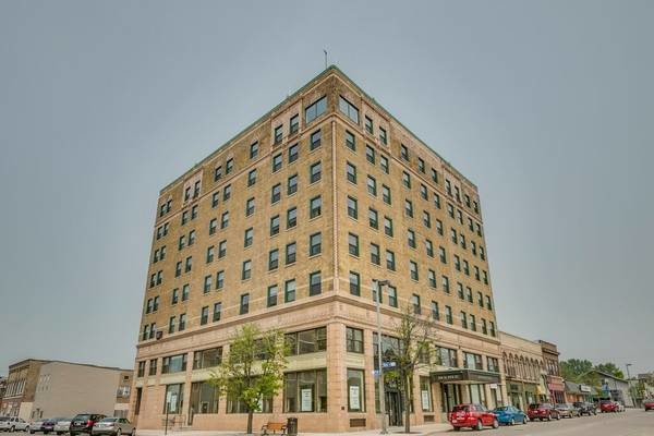 Manitowoc Place, LLC. Apartments in Manitowoc, WI - Building Photo