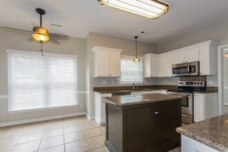 8301 Tonawanda Dr in Charlotte, NC - Building Photo - Building Photo