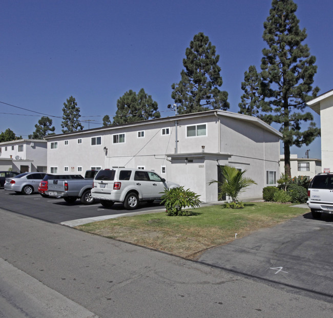 12571 Kensington Ln in Garden Grove, CA - Building Photo - Building Photo