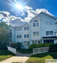 826 Edpas Rd in New Brunswick, NJ - Building Photo