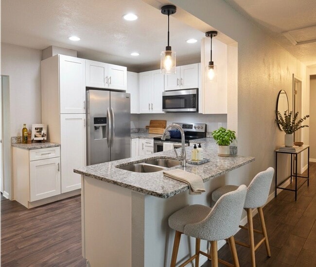 4606 River Hills Dr in Tampa, FL - Building Photo - Building Photo