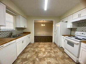 233 Ridgewood Dr in Daphne, AL - Building Photo - Building Photo