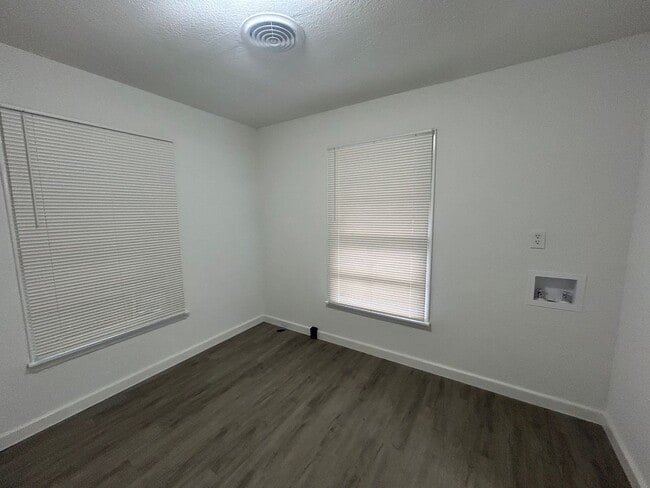 property at 2309 Glendale Dr