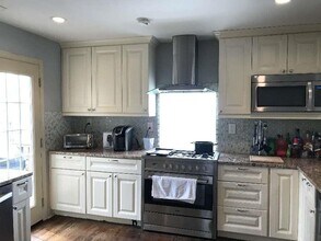 550 Deering Rd NW in Atlanta, GA - Building Photo - Building Photo