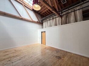 1148 E 18th St in Oakland, CA - Building Photo - Building Photo