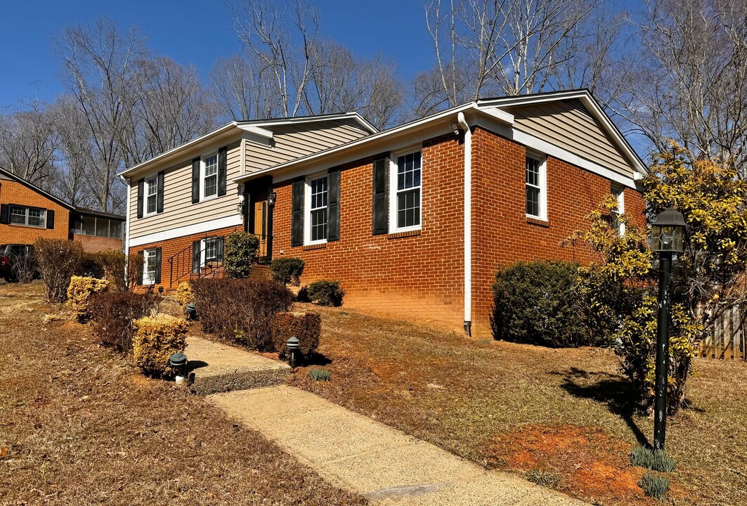 408 Westmoreland Ct in Charlottesville, VA - Building Photo