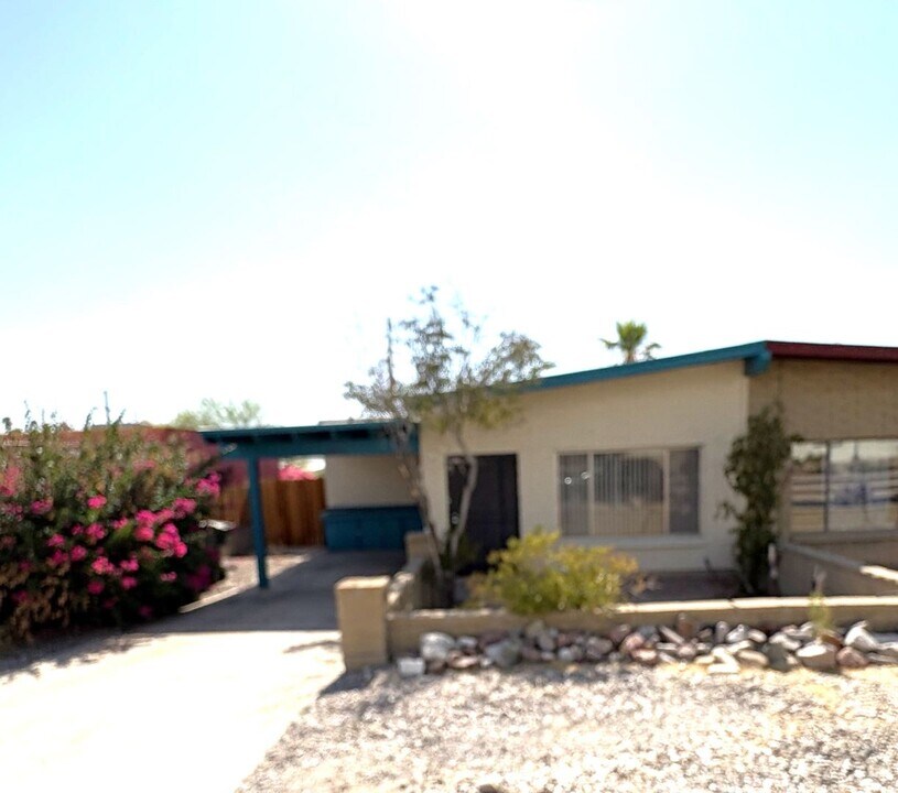 809 N Camino Seco in Tucson, AZ - Building Photo