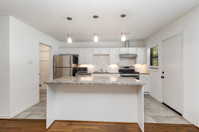 6435 Ravendale Ln in Dallas, TX - Building Photo