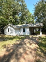 25 Davis Dr in Montgomery, AL - Building Photo