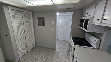 16800 NE 15th Ave in North Miami Beach, FL - Building Photo - Building Photo