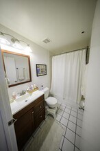 226 N Clinton St in Chicago, IL - Building Photo - Building Photo