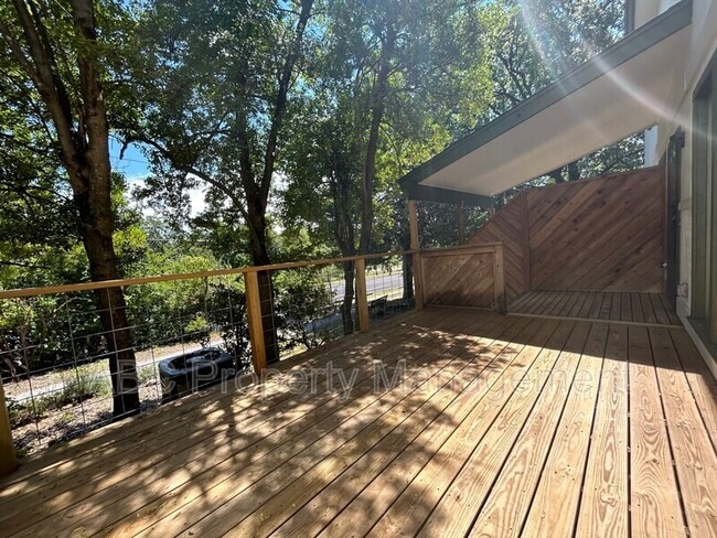 property at 2217 N Crossover Rd