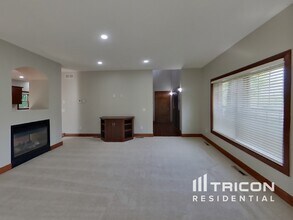 11405 W Laketowne Dr in Albertville, MN - Building Photo - Building Photo