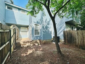 8814 Schick Rd in Austin, TX - Building Photo - Building Photo