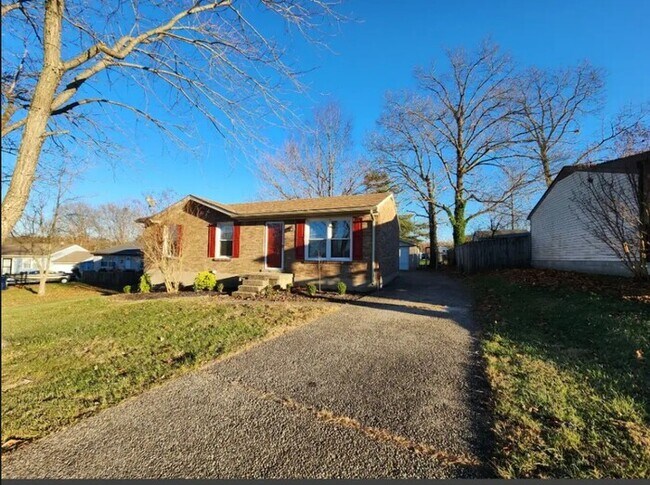 1605 Betances Ct in La Grange, KY - Building Photo - Building Photo
