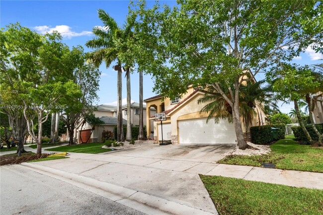 1095 Chenille Cir in Weston, FL - Building Photo - Building Photo