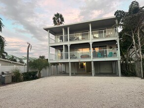 19804 Gulf Blvd in Indian Shores, FL - Building Photo - Building Photo