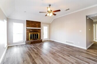 7017 Juanita Cir S in Memphis, TN - Foto de edificio - Building Photo