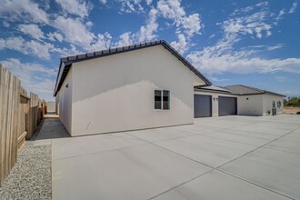 5216 Hawkwatch Ln in Bakersfield, CA - Building Photo - Building Photo