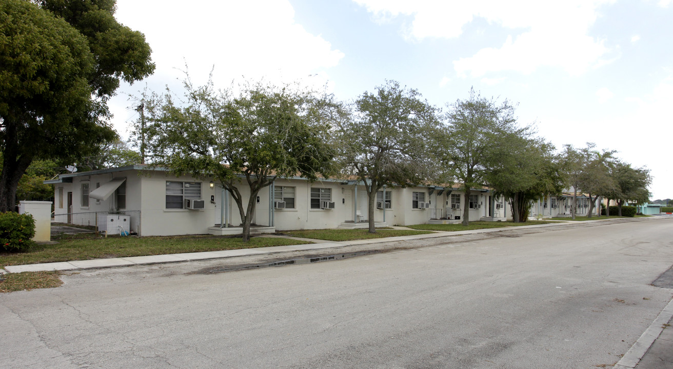 303 27th St in West Palm Beach, FL - Building Photo