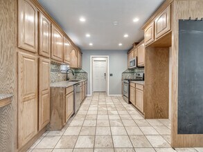 3900 Hiddleston Cir in Oklahoma City, OK - Building Photo - Building Photo