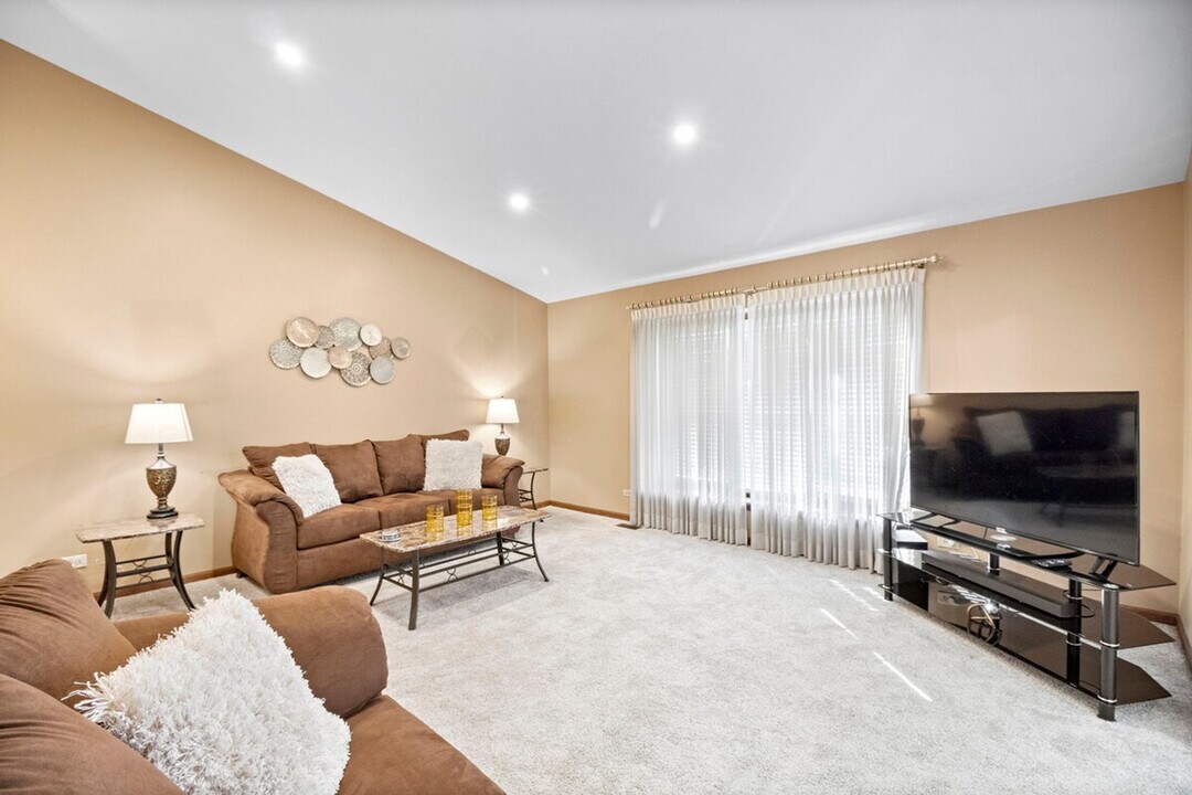 308 Orchard Ln in Bloomingdale, IL - Building Photo