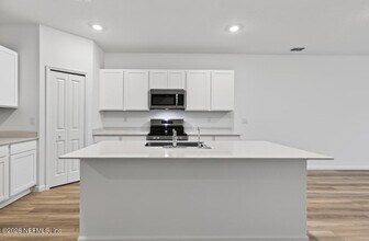 3967 Mid Century St in Jacksonville, FL - Building Photo - Building Photo