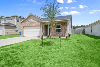 15555 Taylorcrest Dr in Cut And Shoot, TX - Building Photo - Building Photo