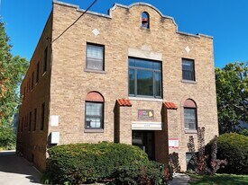 2104 University Ave in Madison, WI - Building Photo