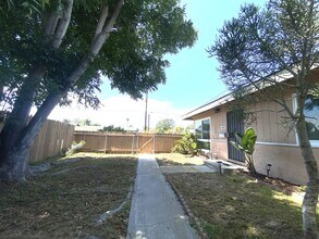 4863-4865 Coconino Way in San Diego, CA - Building Photo - Building Photo