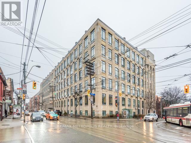 property at 993-993 Queen St W