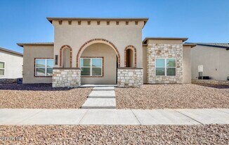 2816 Sammy Cervantes St in El Paso, TX - Building Photo