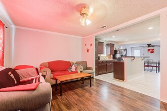 2014 37th St in Lubbock, TX - Building Photo - Building Photo